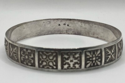 Sterling Silber gesteppter runder Armreif Armband (28,99gr)