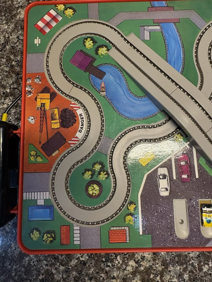 Galoob Micro Machines 电动 LapTop Racing 1992 套装 罕见 带 1 个汽车作品 阅读 — 第 3/4 张图片