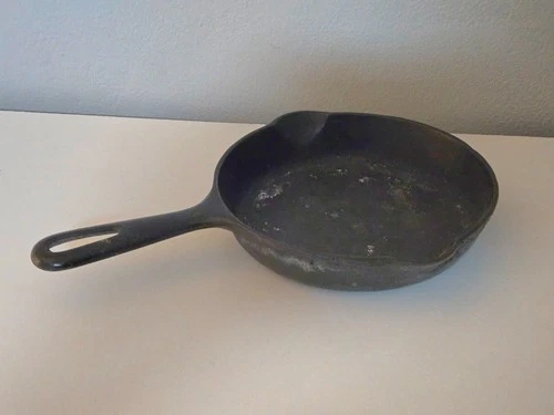 Small Griswold Cast Iron Skillet No 3 Erie PA 709 J