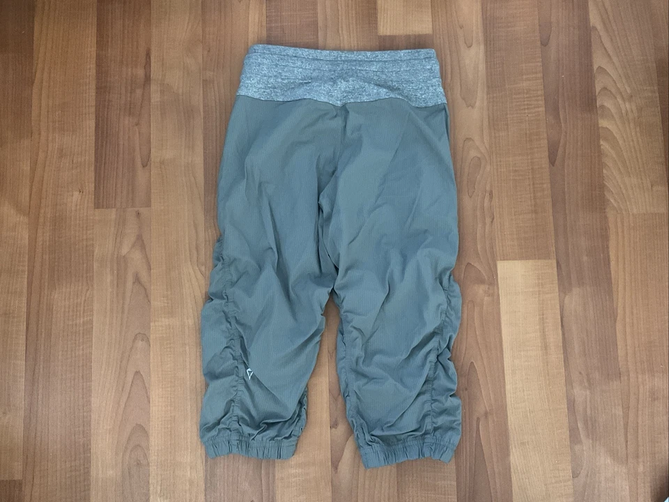 Pantalones cortos acanalados grises Ivivva by Lululemon Live To Move Dance Studio talla 10 Foto 2 de 2