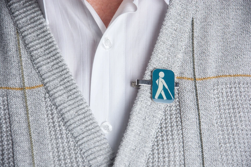 Blindenplakette mit Klemme international blau - Bild 3 von 4