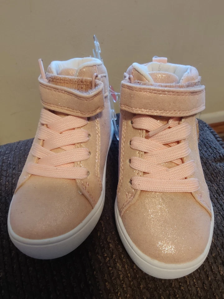 Zapatilla deportiva alta Carters para niñas pequeñas talla 5T nueva en caja oro rosa fácil de encender/apagar brillante Foto 3 de 4