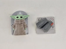 zuru mini brands Toys Star Wars Mandalorian Gauntlets Baby Yoda minature Disney