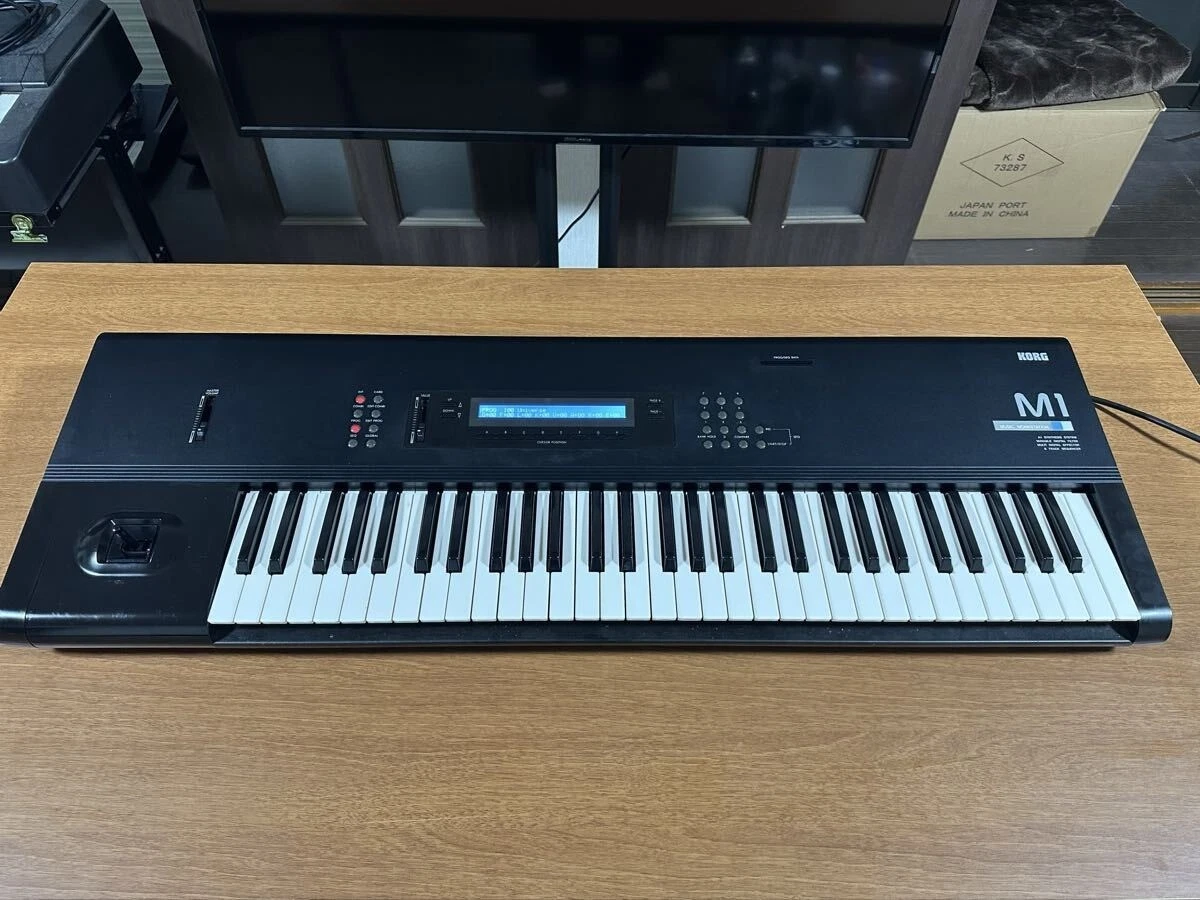 KORG M1R music workstation シンセサイザー USED KORG M1R M1 Music Workstation Rack Sequencer Synthesizer m1r