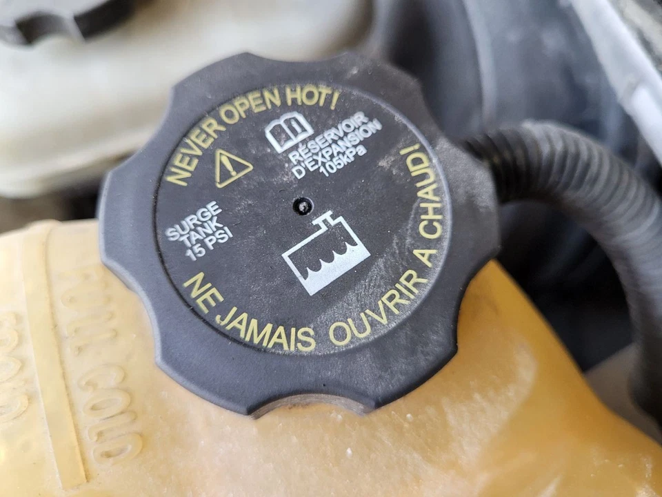 2007-2011 CADILLAC STS Coolant Reservoir 15882261 07-11 Foto 2 de 4