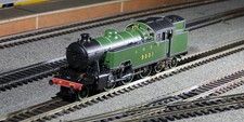 Hornby R2912 LNER L1 Class 2-6-4, 9001 in LNER Green Livery. Near Mint, boxed