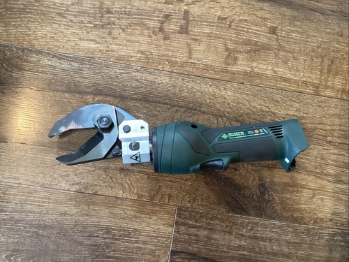 Greenlee ES32ML 10.8V Micro Cable Cutting Tool, 1.5T W/ charger & 2 batteries - Picture 7 of 13