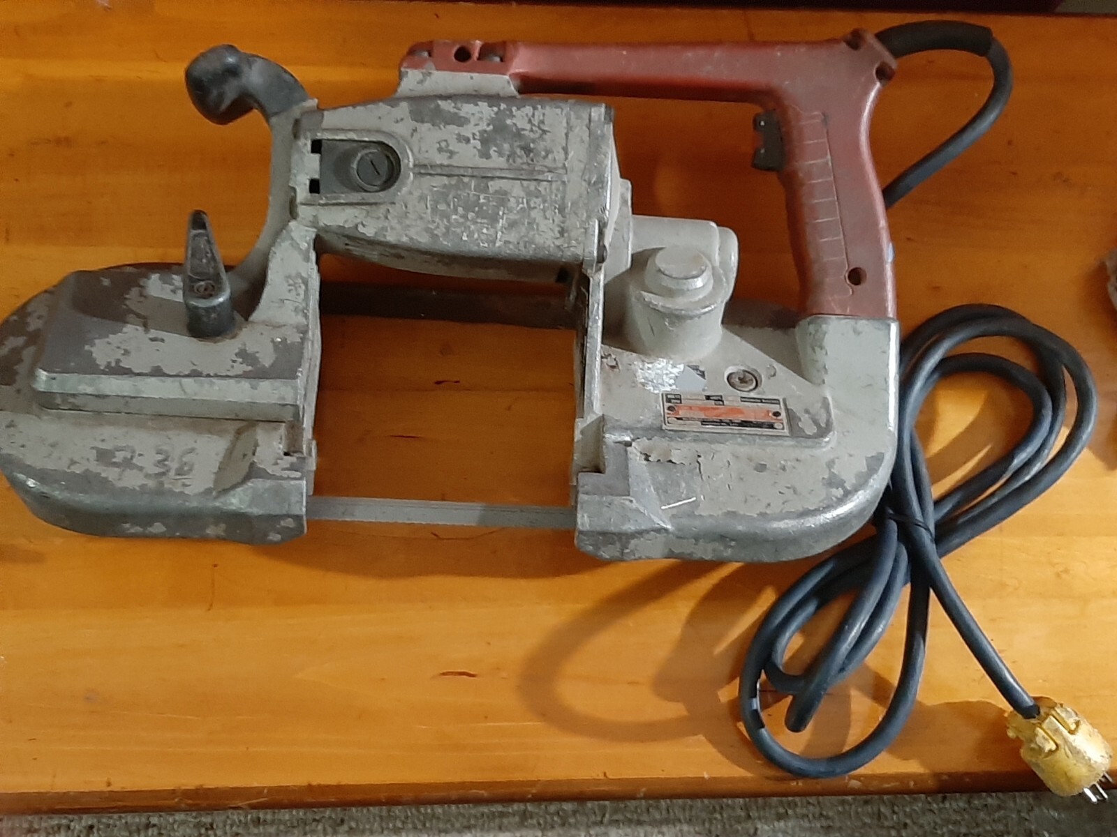 Milwaukee Heavy Duty Portable Saw No.6230 W/ Metal Case & 2 Blades