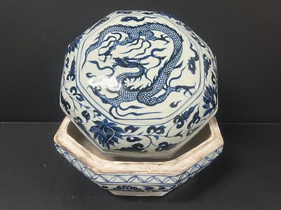 CHINESE ART BLUE AND WHITE PORCELAIN LARGE LIDDED BOX DRAGON DESIGN | eBay
