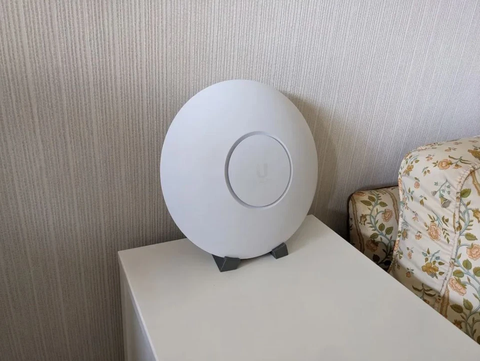 U6 Pro & U6-LR Desk Stand – Upright Holder Mount for Access Points - image 3 of 3