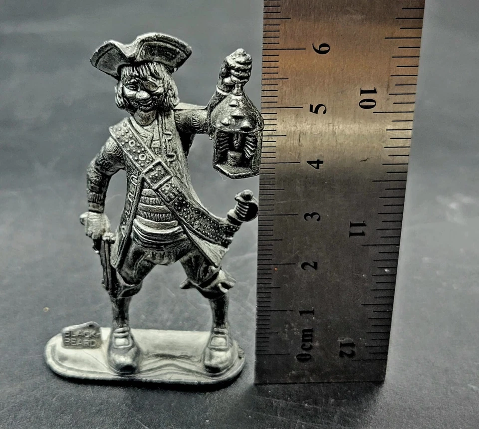 Boneco pirata barba preta brinquedo soldados miniatura de metal - Imagem 3 de 4