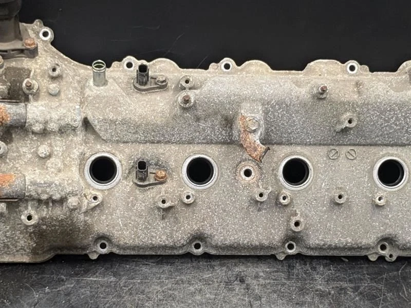 Cubierta de válvula del lado del conductor izquierdo Toyota Tundra 2012 5,7 L Foto 3 de 4