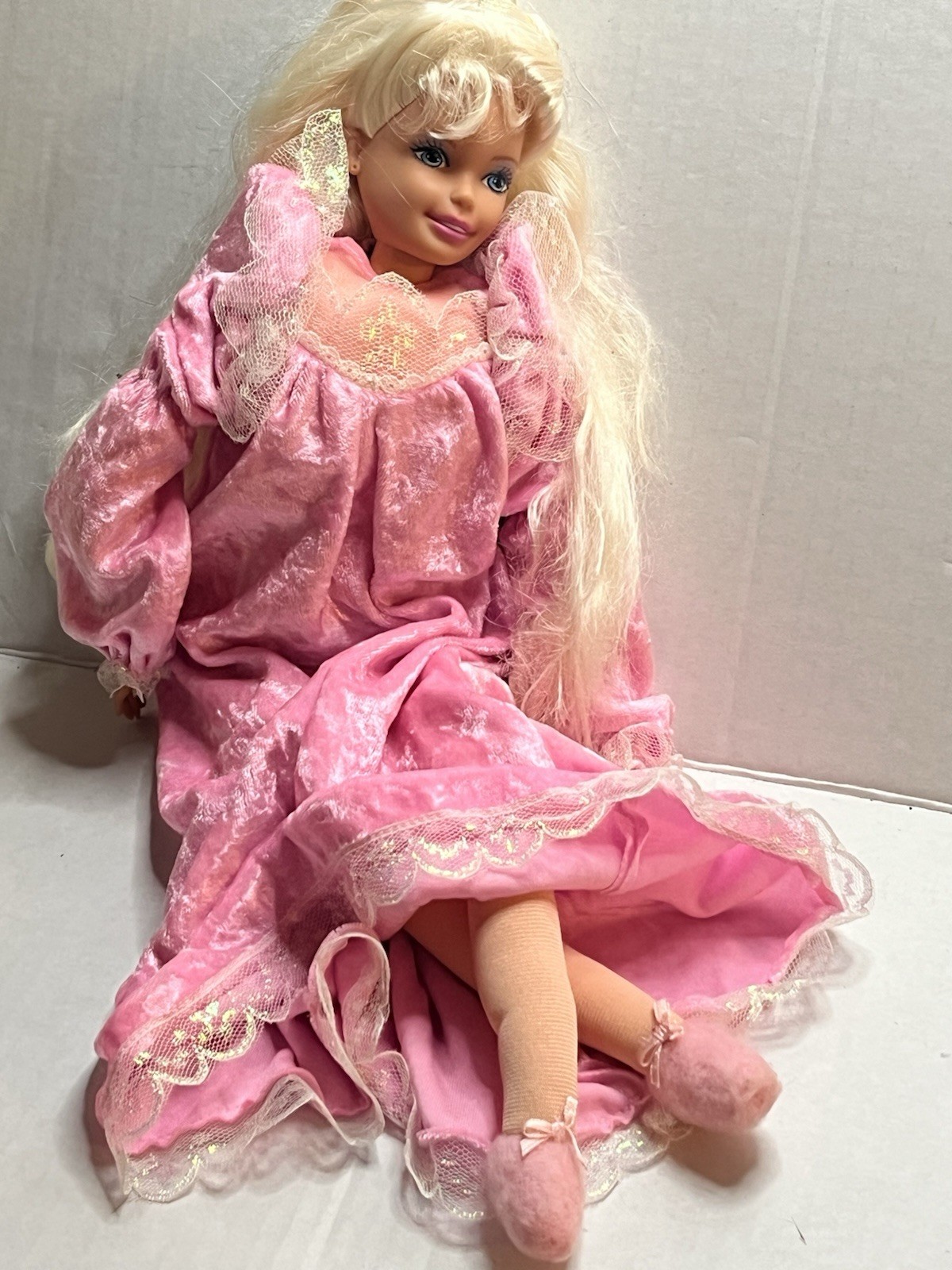 Mattel 1995 VTG Plush Fashion Doll Blonde Straight Hair Light Complexion