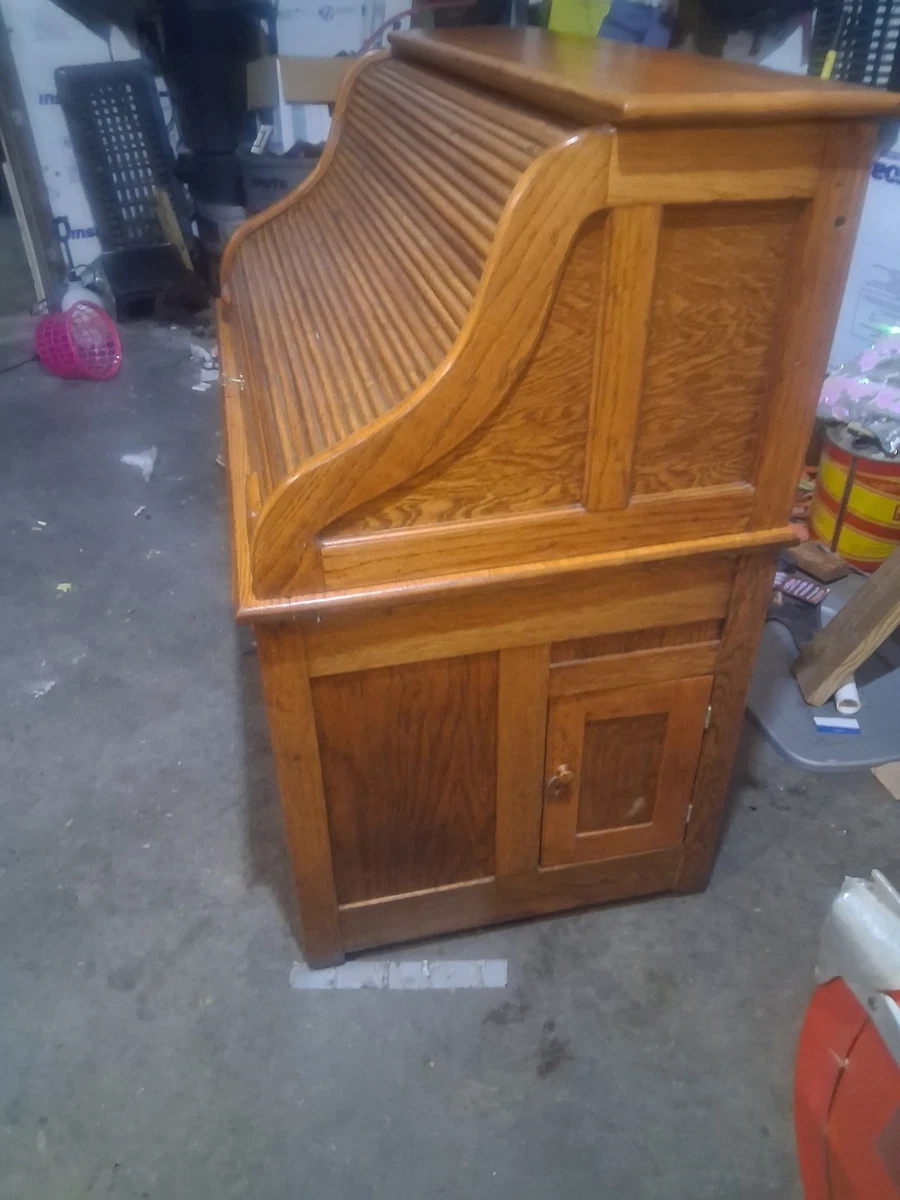 Vintage Roll Top Desk In Antique Desks & Secretaries (1900-1950