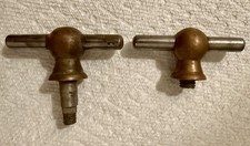Manijas seguras antiguas de doble puerta (posiblemente pasillos o diebold) (serie # a juego)