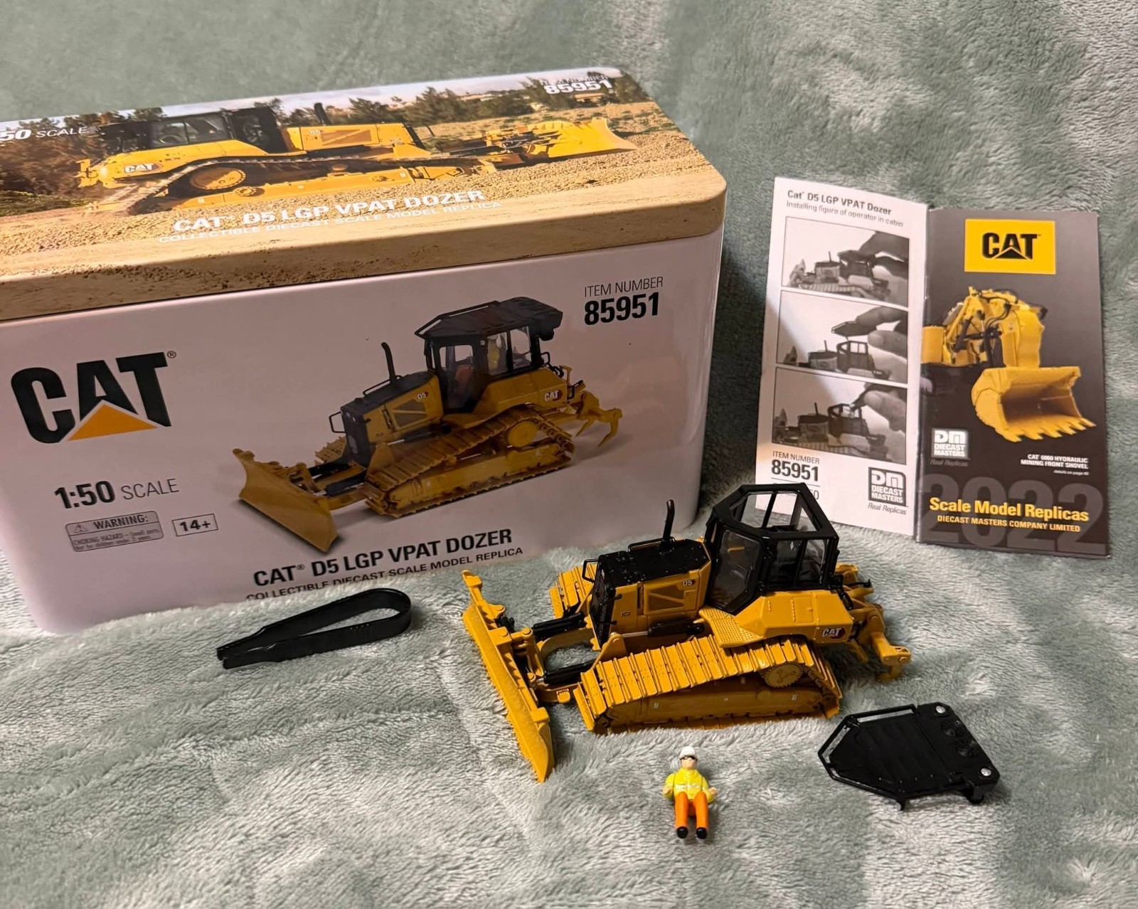 Caterpillar D5 LGP VPAT Track Type Dozer with Operator - Diecast Masters 85951