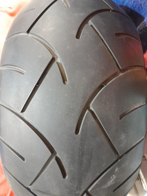 Metzeler ME880 Reifen  260/40 R18 84V Harley Davidson Night Rod V-Rod Breakout