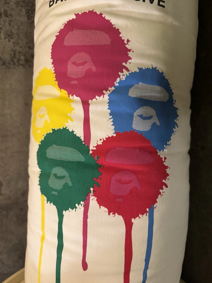 Cojín almohada lata spray edición limitada BAPE × STASH 2002 BAPE Gallery Foto 3 de 4