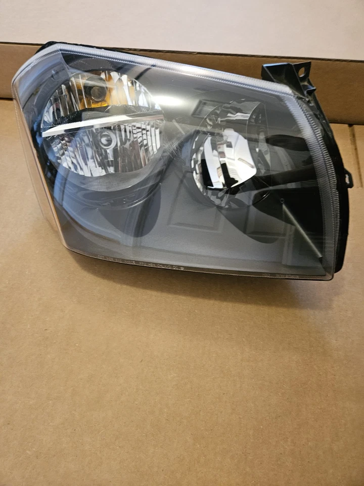 05 06 07 Conjunto de faros delanteros Dodge Magnum lado derecho del pasajero OEM SRT8 Foto 2 de 4