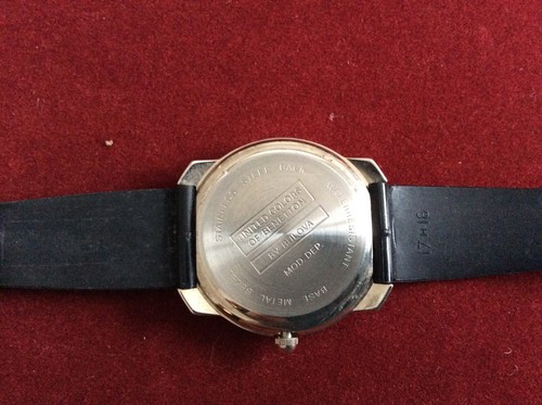 Montre Bracelet Benetton Neuve Avec étiquettes - Mouvement à Quartz - Unisexe Adulte - Pile Neuve