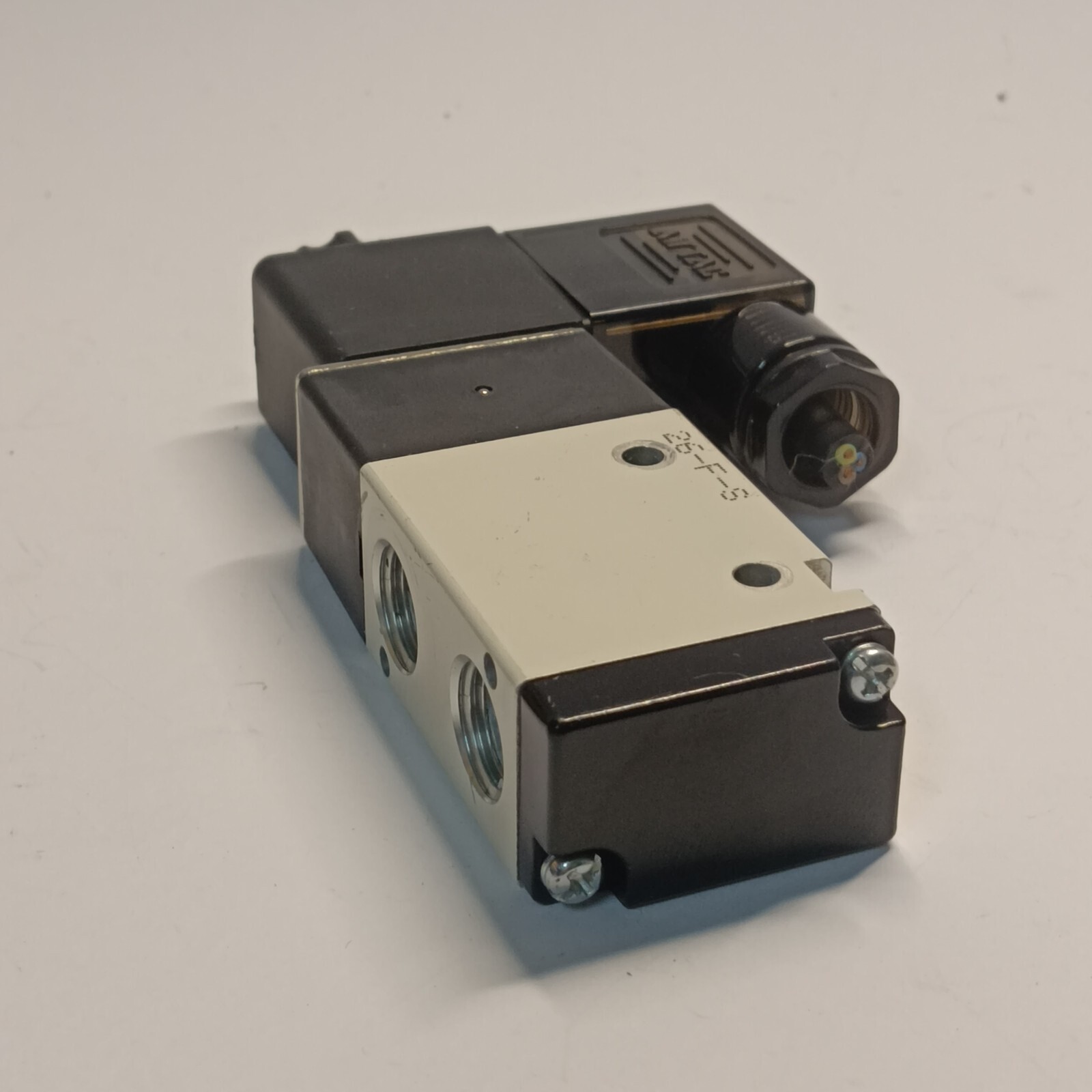 Airtac 3V210-08-NC 3/2 Way Solenoid Valve Ser 200 0.15-0.8MPa 220VAC 3V21008NC