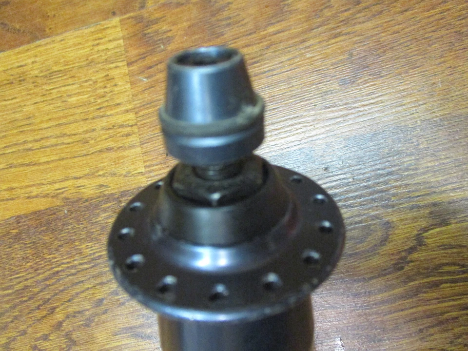 BUJE DELANTERO Y PINCHO GT BARRELL 28H 100 X 9mm QR de HADLEY - ANODIZADO AZUL Foto 3 de 4