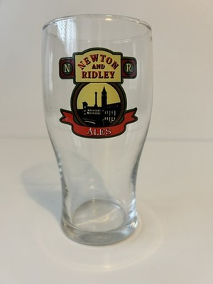 Seltenes Coronation Street Newton & Ridley traditionelles Northern Brew Vintage Pint Glas.