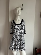Vintage Y2K Black White Swirl Floral Scoop Neck Tunic Mini Dress Size 10 Boho