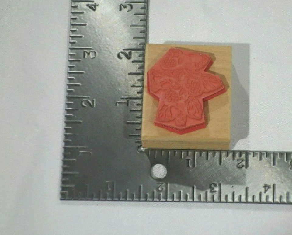 Estampilla de goma montada en madera Stamp Affair varias fresas  Foto 2 de 3