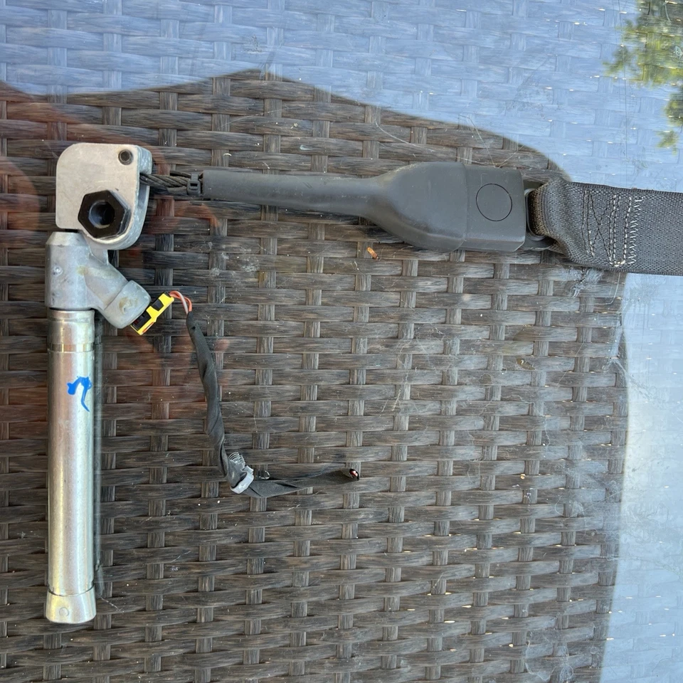 Tensor de cinturón de seguridad delantero derecho para pasajero Cadillac SRX 2010-2017 6168741 Foto 3 de 4