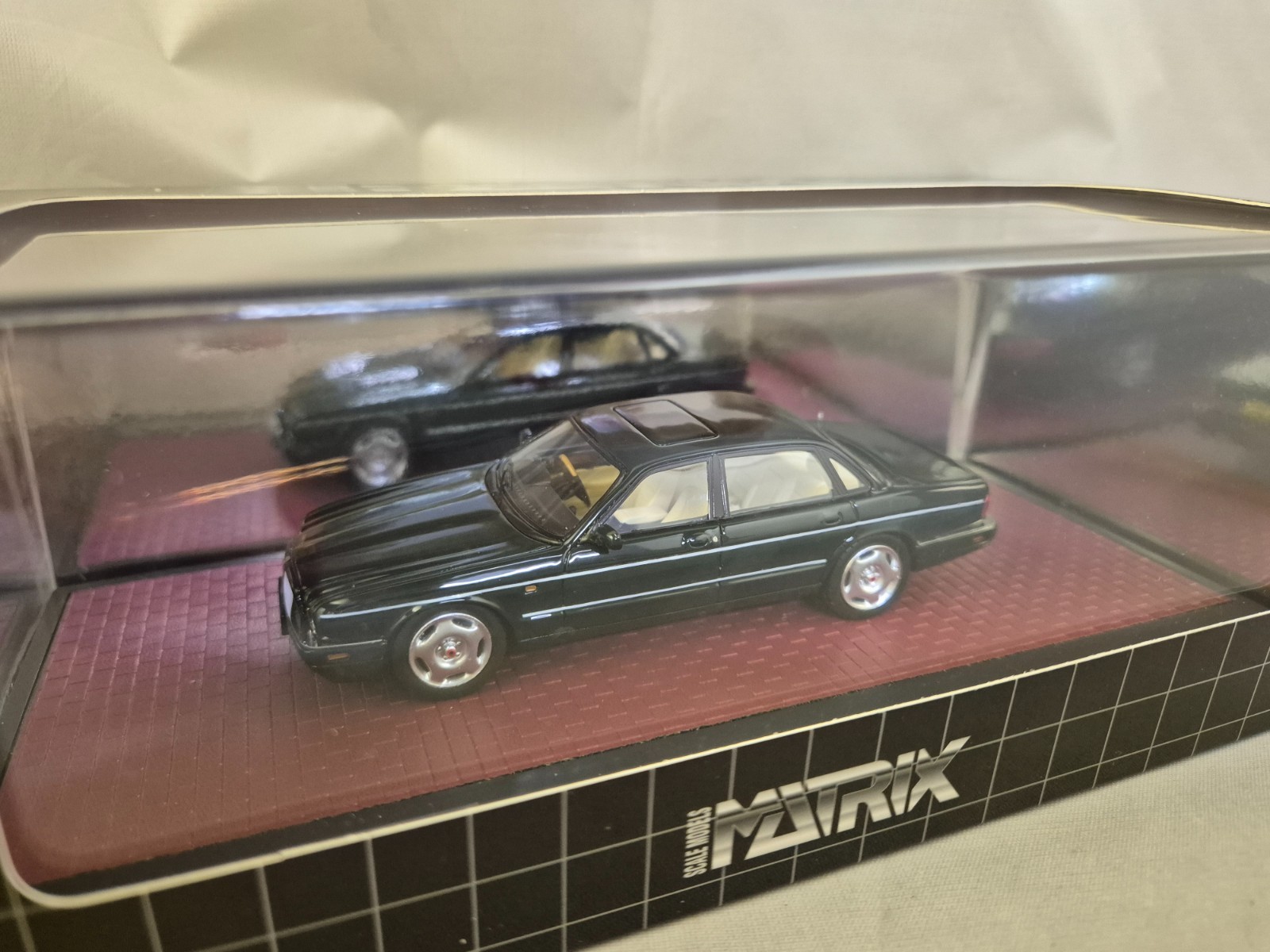Matrix MAX41001-273 Jaguar XJR X300 verte voiture miniature de collection 1/43