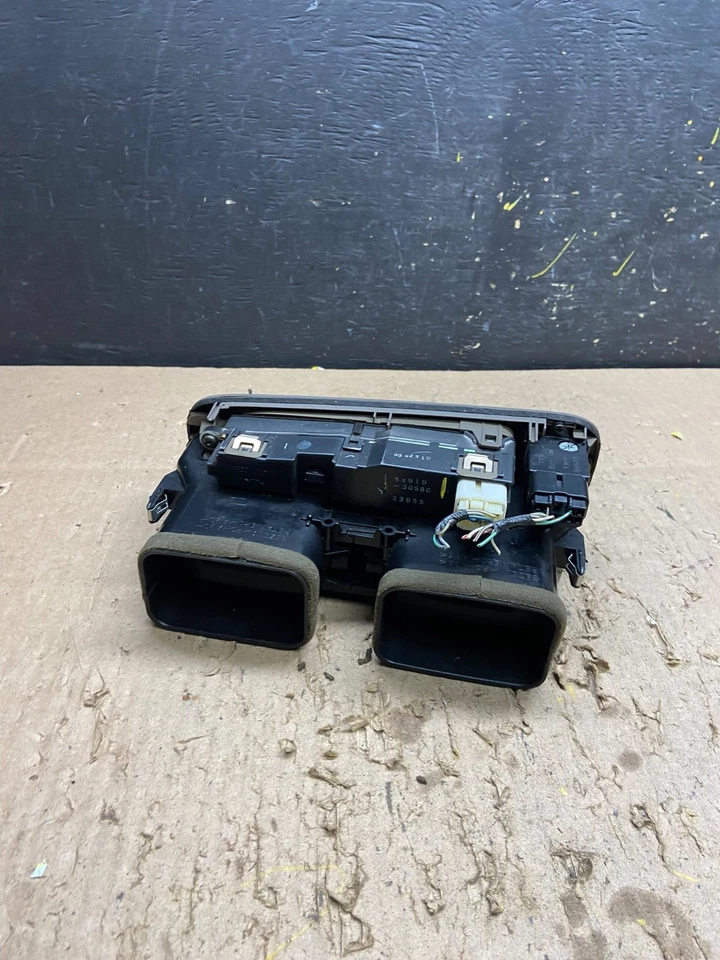 1998 to 2005 Lexus GS300 GS400 Center Air Vent Bezel Trim OEM t8461 DG - Image 4 of 4