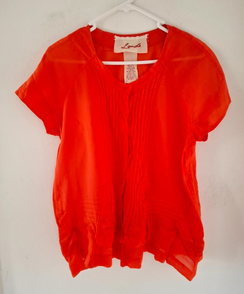 LOUCHE VIBRANT RED FINE COTTON TOP. PIN TUCKING TO FRONT. SIZE 14. WORN BRIEFLY