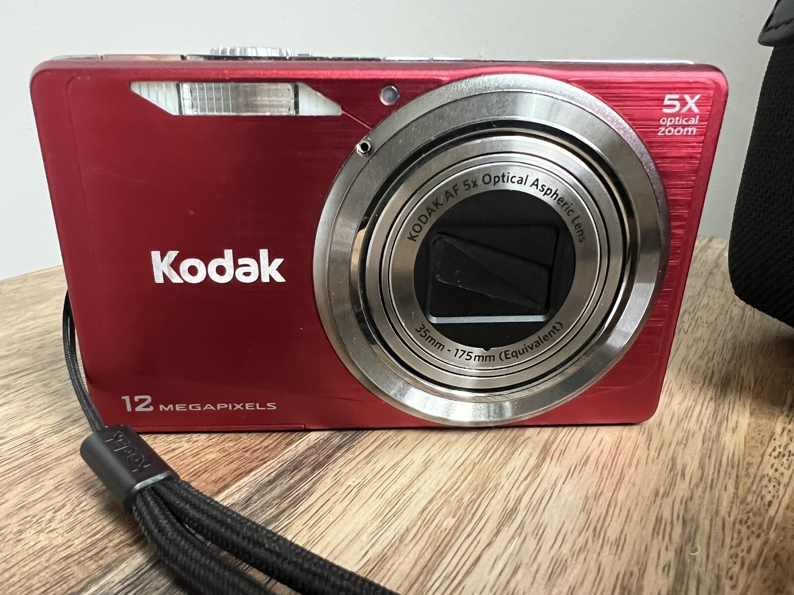 Kodak EasyShare M381 Digital Camera 12.0 MP Red w/ Battery + Case (No