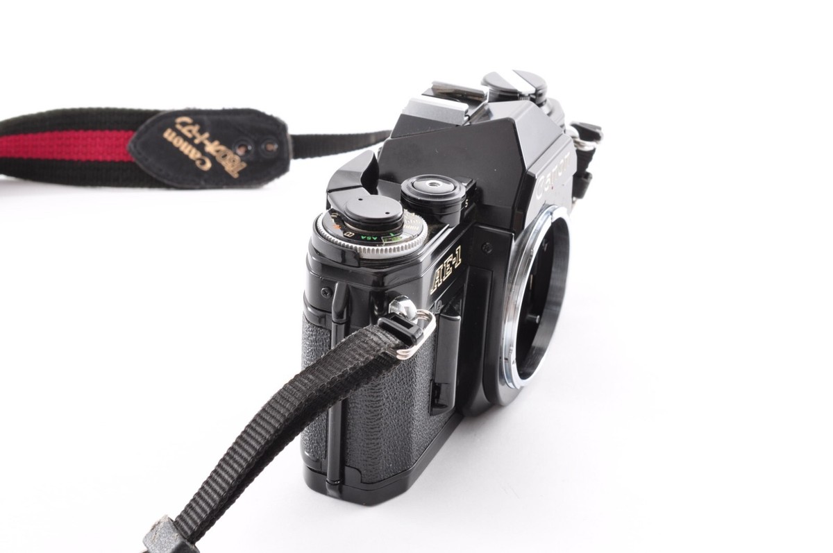 Canon AE-1 Black / Lens Zoom Lens New FD 35-70mm f/3.5 Exc+5 Canon AE-1 Black / Lens Zoom Lens New FD 35-70mm f/3.5 Exc+5