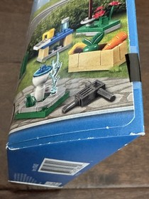 4 LEGO CITY: Build My City Accessory Set 40170