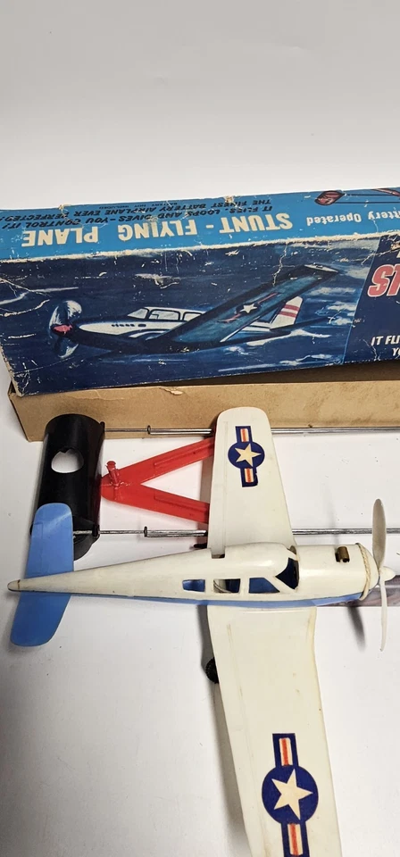 VINTAGE PMC STUNT FLYING PLANE Battery Operated Untested Foto 2 de 4