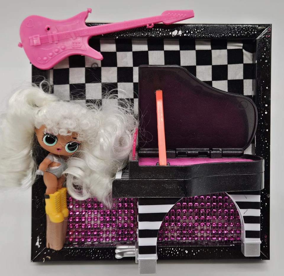 MÚSICA 3D Juguete Pop Art Deco Reciclado PIANO GUITARRA CANTAR DECORACIÓN DE PARED GENIAL Único Raro Foto 2 de 4