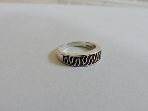 STERLING SILVER BAND RING red and black enamel waves stripes approx 6 3/4