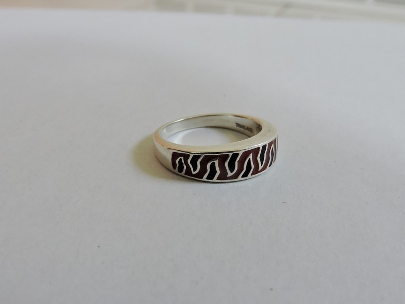 STERLING SILVER BAND RING red and black enamel waves stripes approx 6 3/4