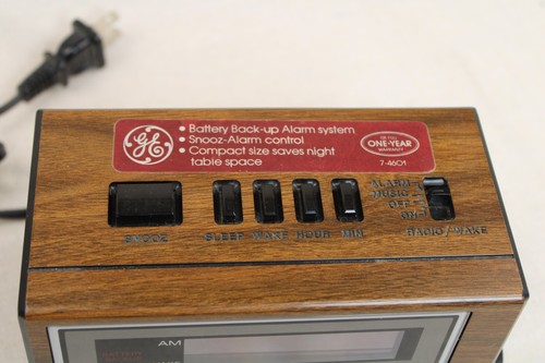 Vintage GE General Electric Alarm Clock Radio AM/FM Model 7-4601A Tested Works - Picture 2 of 7