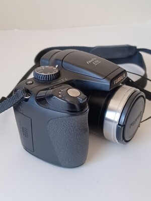 Fujifilm FinePix S700 16MP コンパクトデジタルカメラ FUJIFILM FINEPIX S700 7.1 MEGAPIXELS 10x optical ZOOM+SD Memory