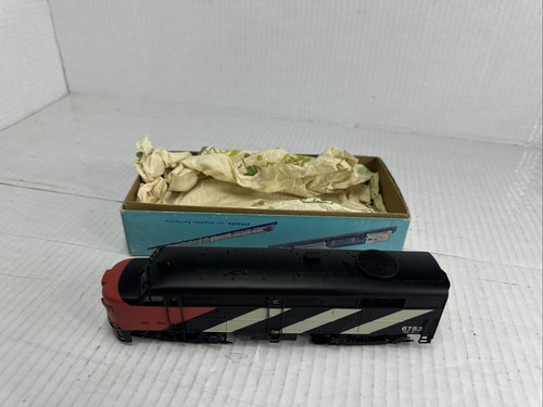 Maniquí de motor locomotora diésel escala Ho realista FA-1 #6753 para juego de tren | Zustand: Used