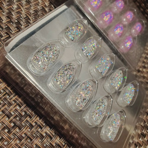 Ace Beaute Press-on Nails in Sugar Cookie, Constellation & Pixie Dust 4pcs - Picture 5 of 10