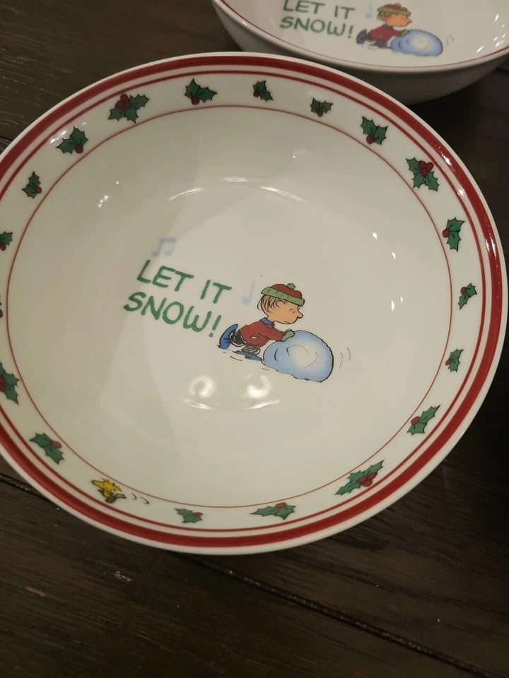 Juego de vajilla de 4 cuencos Gibson Peanuts Charles Schulz Christmas Villancicos Foto 3 de 4