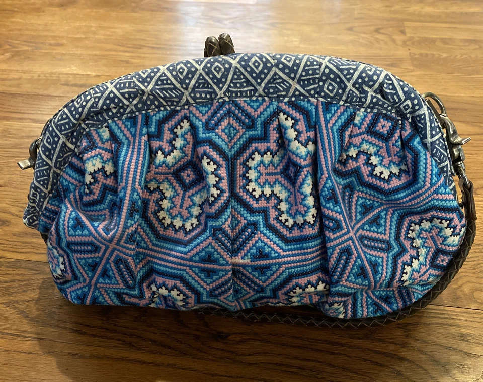 Bolso sin asas PLENTY BY TRACY REESE azul tribal bordado correa de cuero  Foto 2 de 4