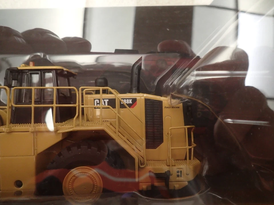 Tonkin Replicas TR10011 1:50 Cat 988K with Millyard Arrangement Untouched - Image 4 of 4