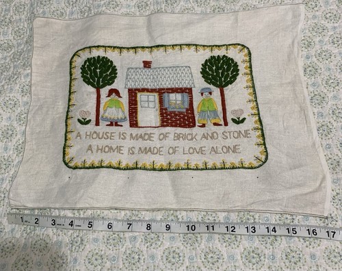 De colección. Muestreador hecho a mano 17" x 13" lino árboles, casa, hombre y mujer figuras verso - Imagen 14 de 17