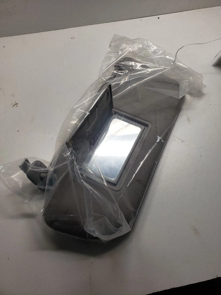 Driver Left Sun Visor Without Sunroof With Mirror Fits 04-09 MAZDA 3 1402901 - Image 2 of 4