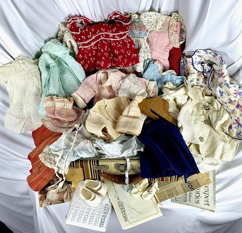 Antiguo armario para muñecas hecho a mano de los años 30-40 con maleta, zapatos Fairyland Foto 3 de 4